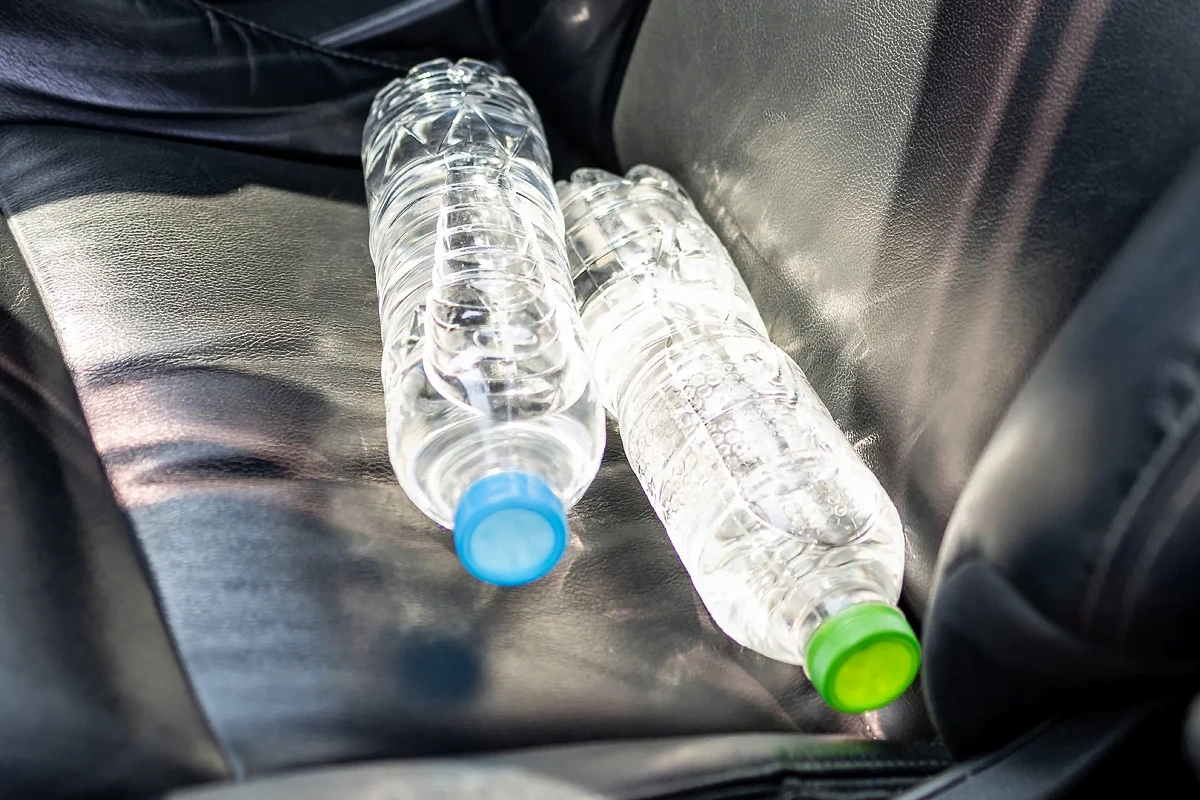 arabada-bekleyen-plastik-sisedeki-su-ne-kadar-guvenli